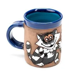 Blaue Keramiktasse mit einer Katze