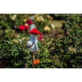 Gartenstecker Storch mit hängenden Beinen und Frosch | Keramikdeko