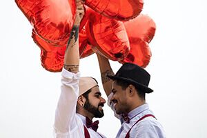 Luftballons zur Hochzeit steigen lassen